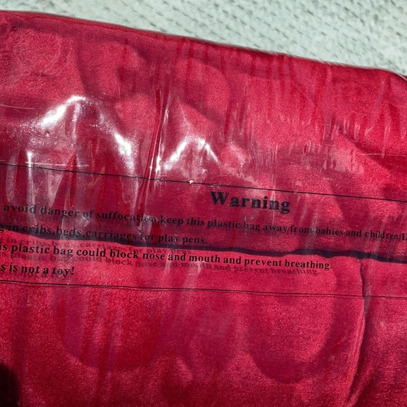 Hutton Wilkinson Medallion Plush Blanket - Picture 4 of 5